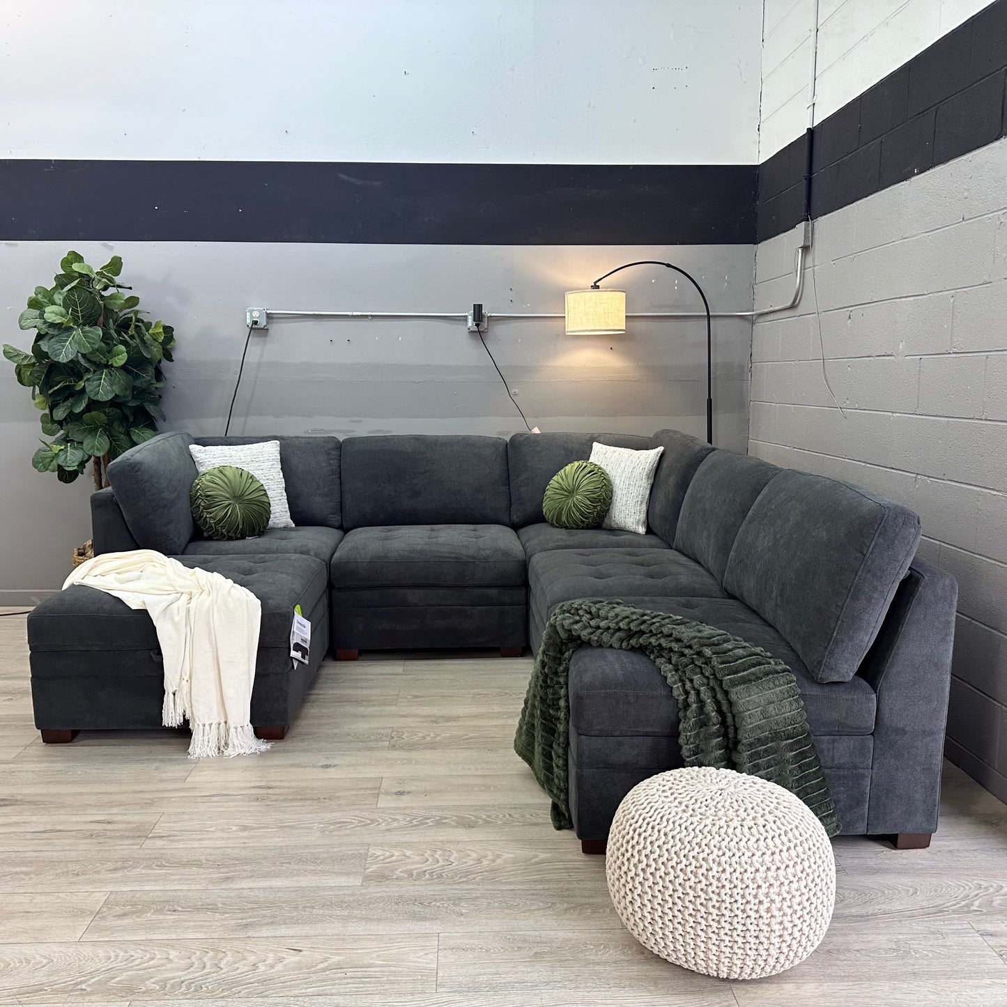 Thomasville Tisdale Modular Sectional 6-piece Dark Gray with Storage Ottoman