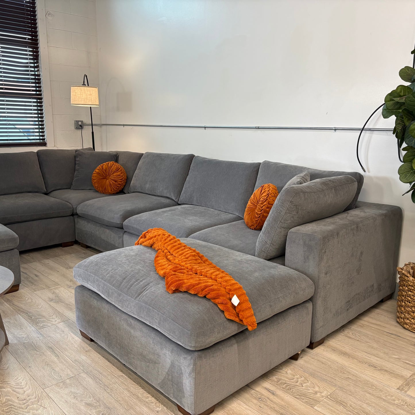 Thomasville Lowell 8-piece Modular Sectional