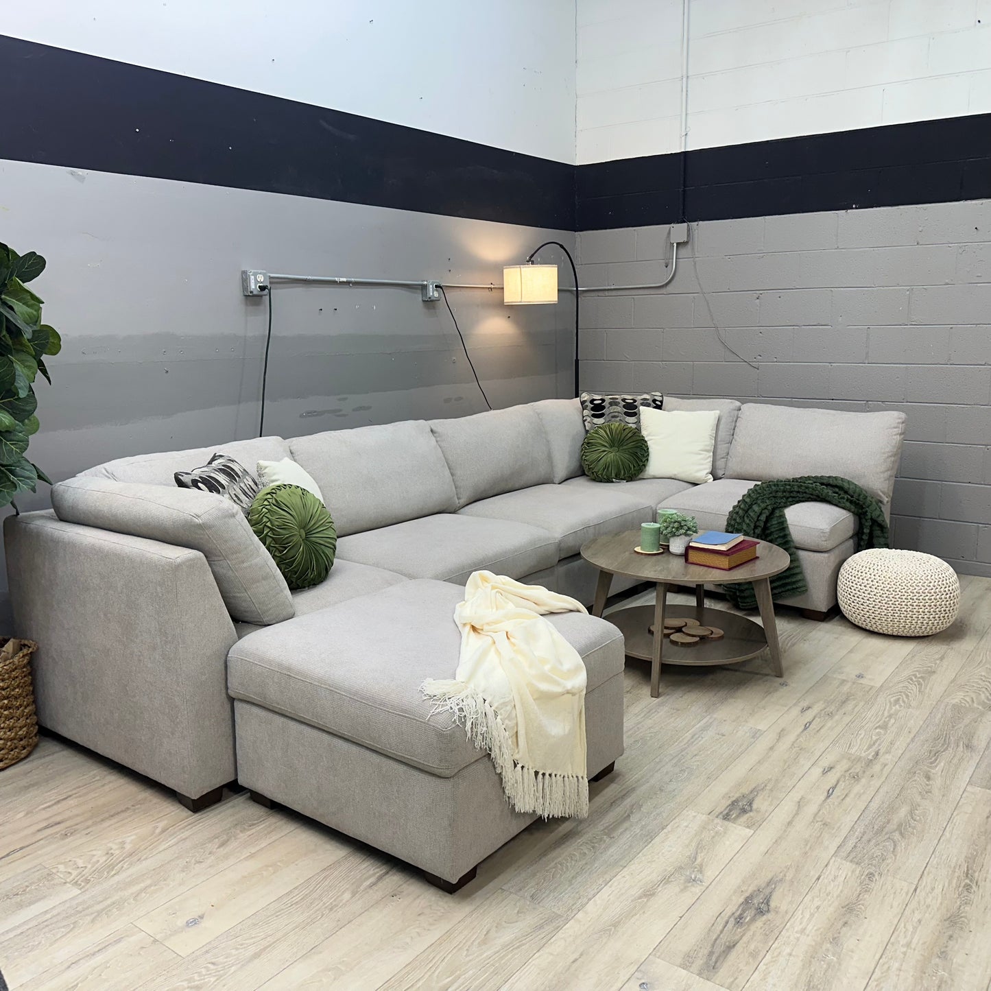 Thomasville Rockford 6-piece Fabric Modular Sectional