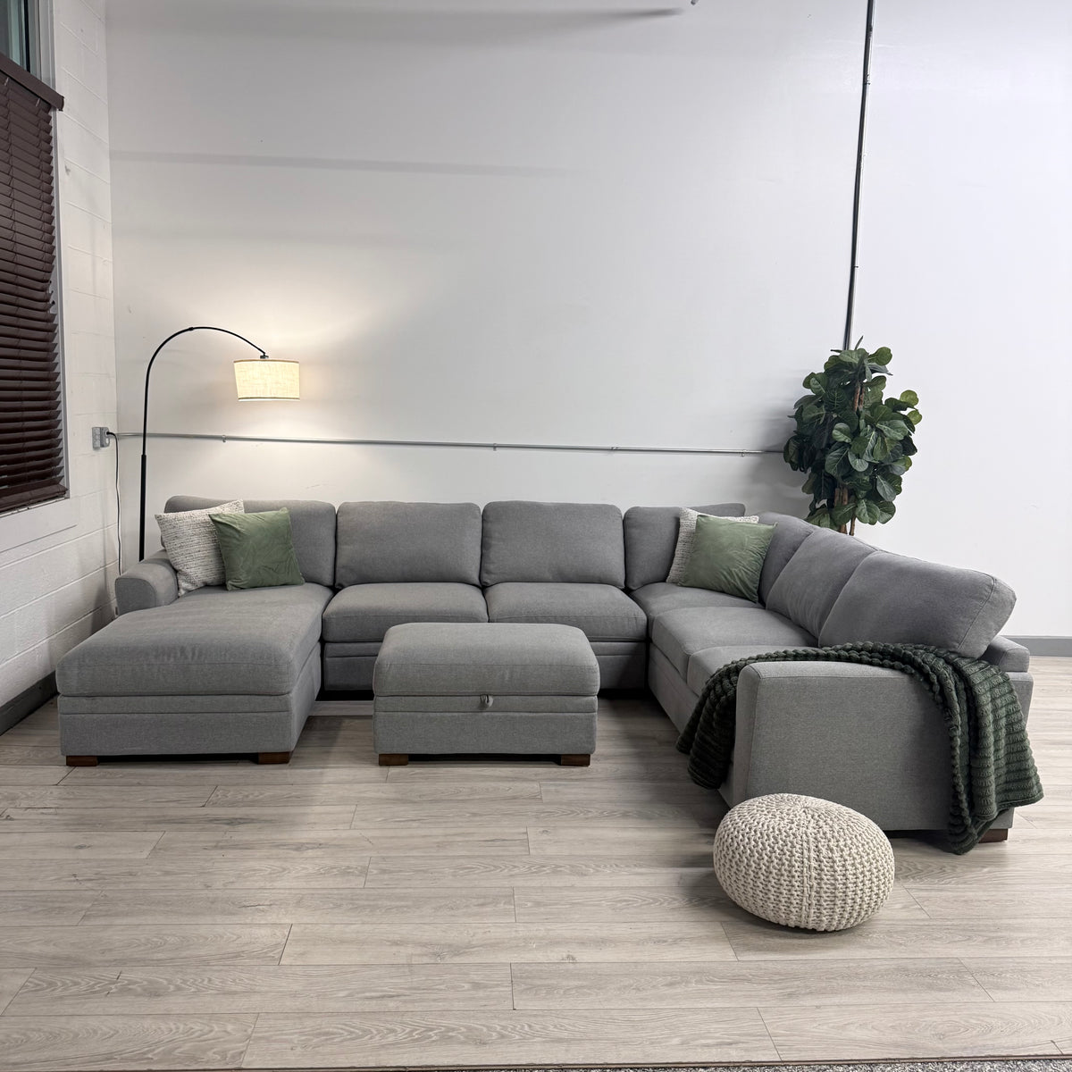 Thomasville Langdon Fabric sectional In Grey