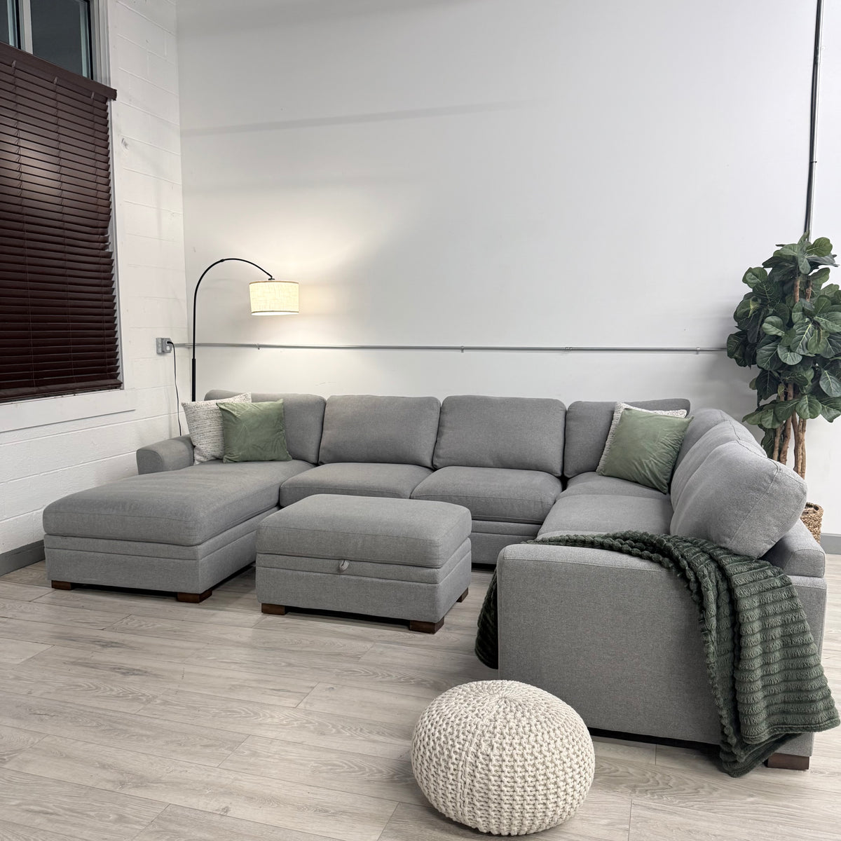 Thomasville Langdon Fabric sectional In Grey