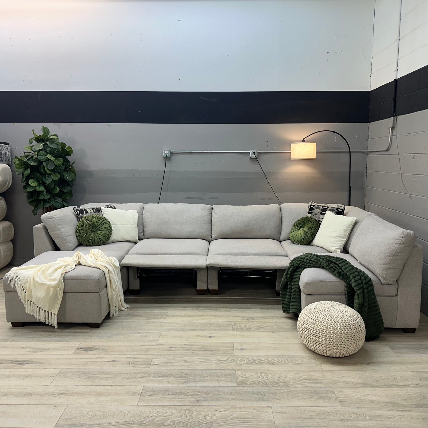 Thomasville Rockford 6-piece Fabric Modular Sectional