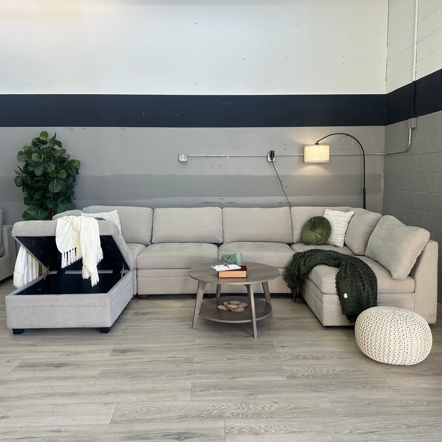 Thomasville Tisdale Modular Sectional 6-piece Beige with Storage Ottoman