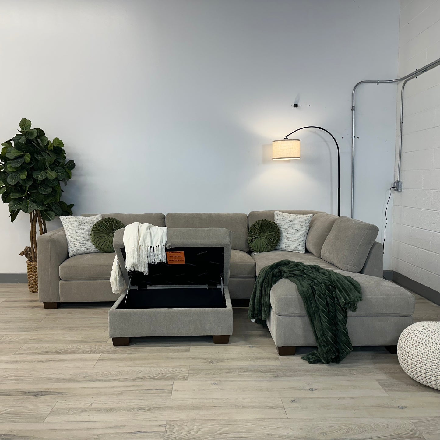 Thomasville Walsen Sectional with Storage Ottoman