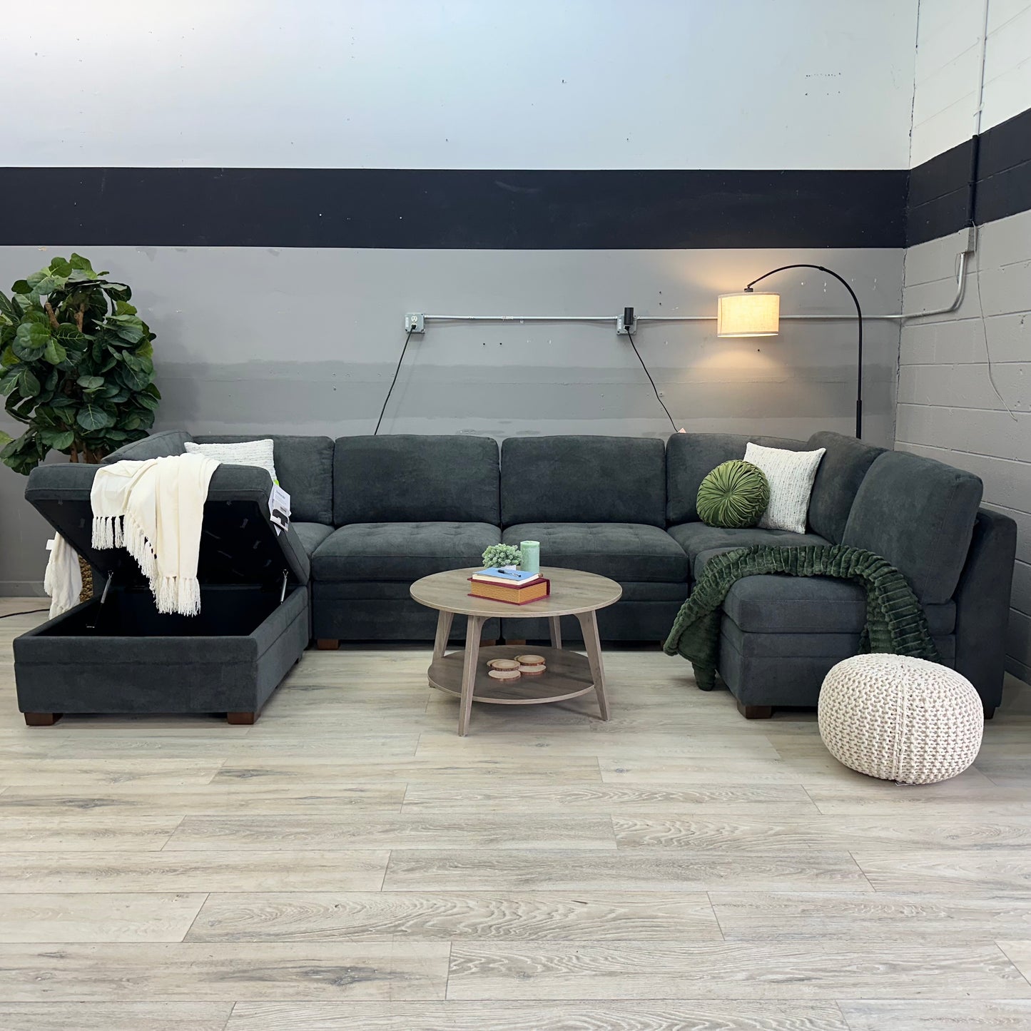 Thomasville Tisdale Modular Sectional 6-piece Dark Gray with Storage Ottoman