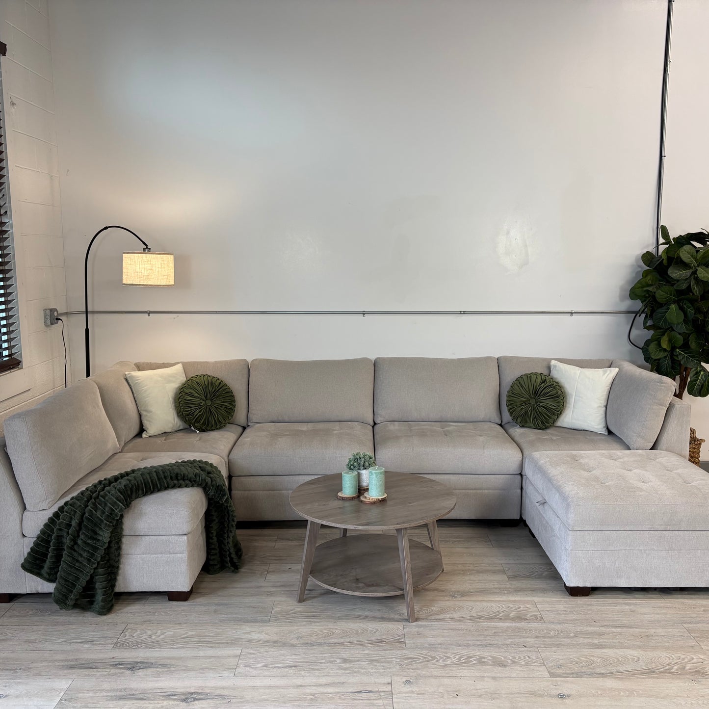 Thomasville Tisdale Modular Sectional 6-piece Beige with Storage Ottoman