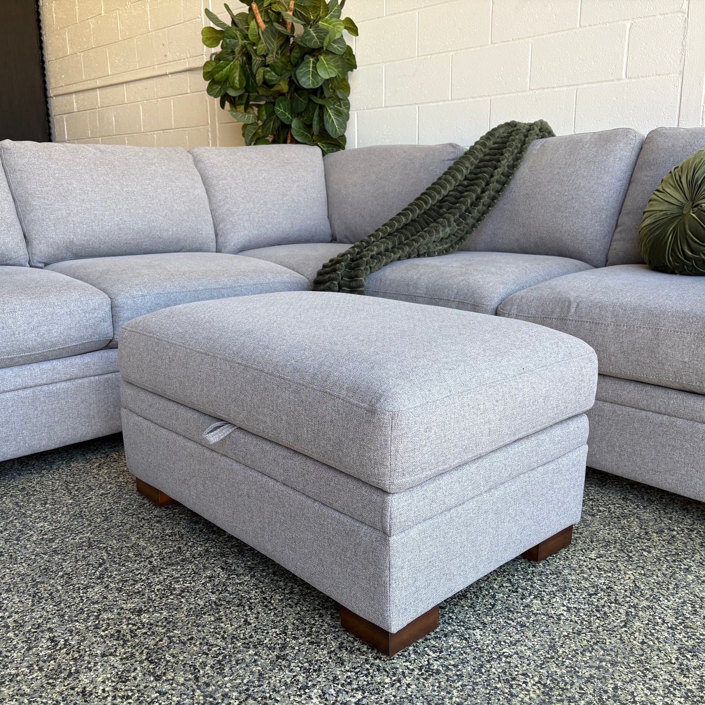 Thomasville Langdon Fabric Sectional with Storage Ottoman - Gray