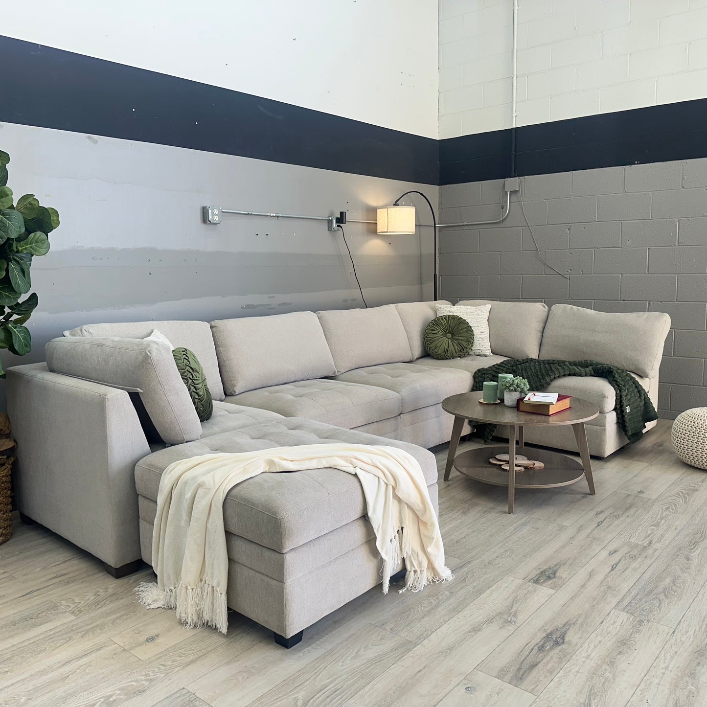 Thomasville Tisdale Modular Sectional 6-piece Beige with Storage Ottoman