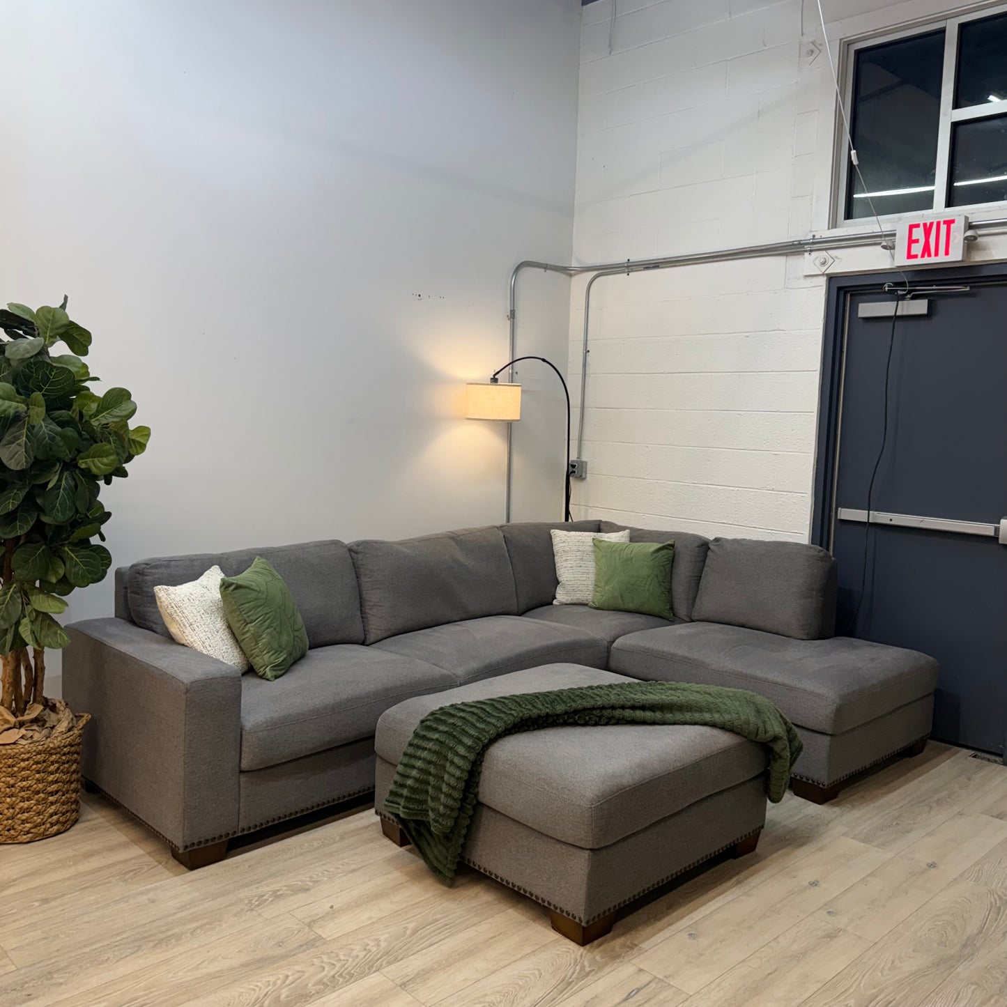 Thomasville Artesia Fabric Sectional with Ottoman