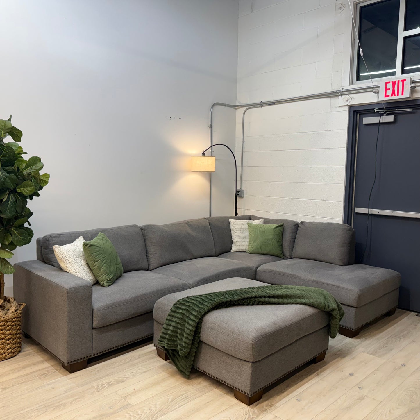 Thomasville Artesia Fabric Sectional with Ottoman