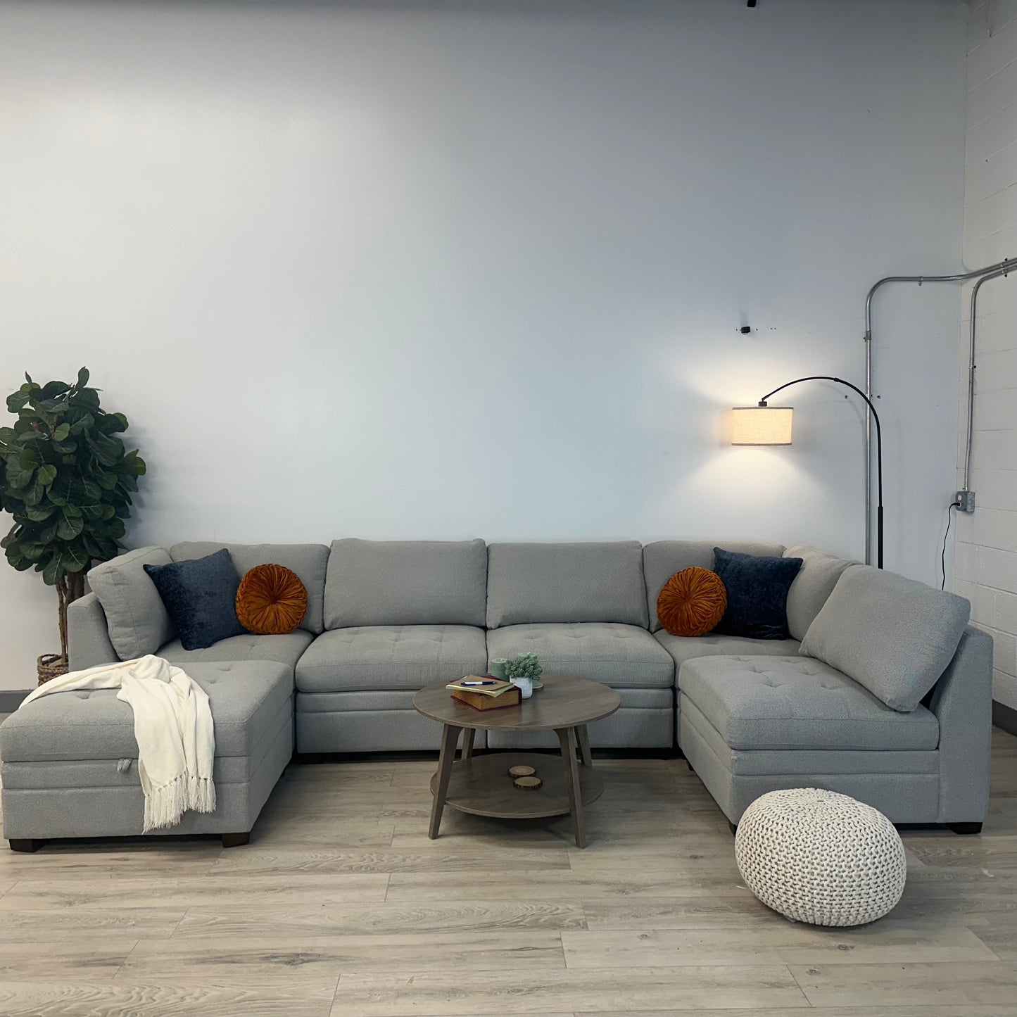 Thomasville Tisdale Modular Sectional 6-piece Gray with Storage Ottoman