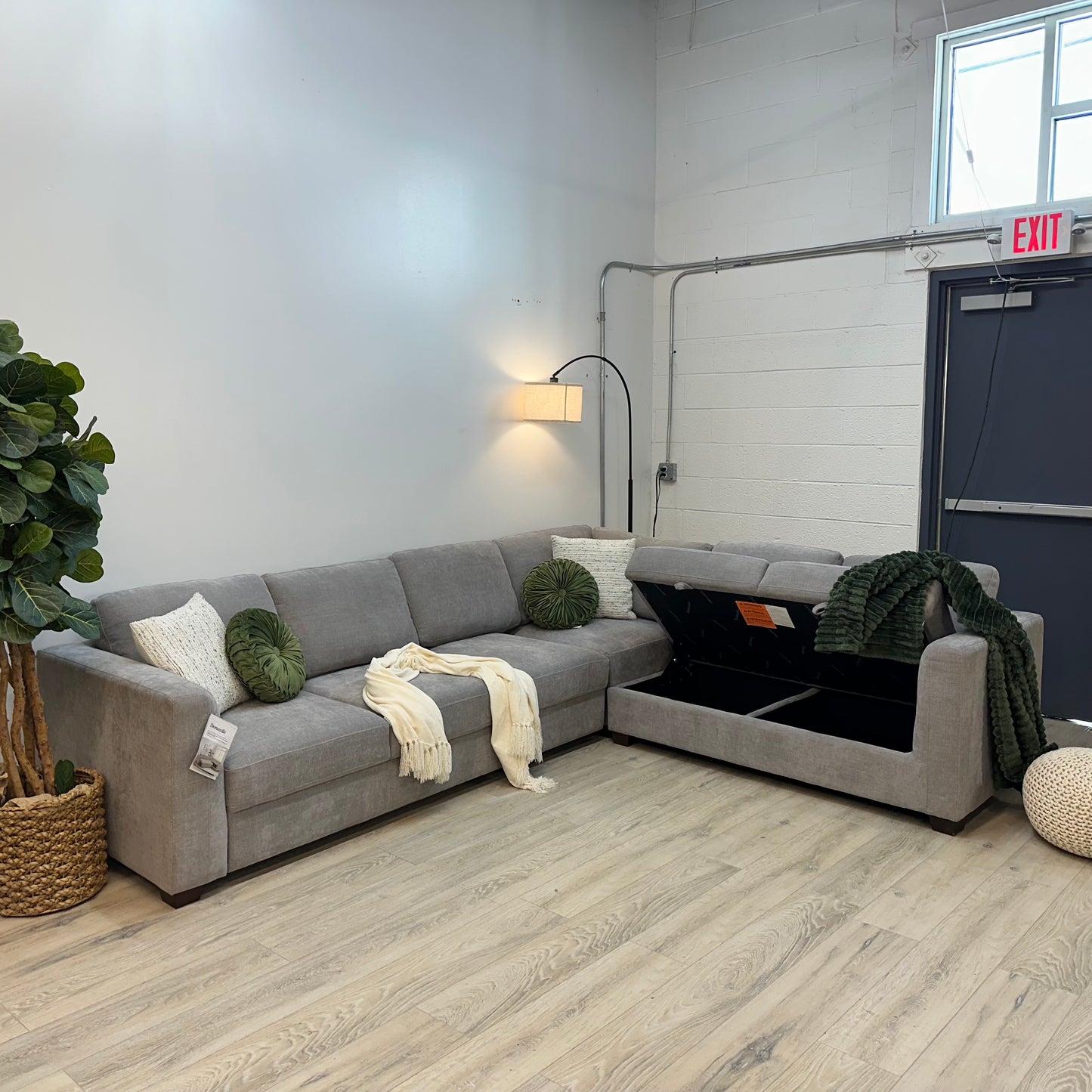 Thomasville Caler Convertible Sleeper Sectional with Storage