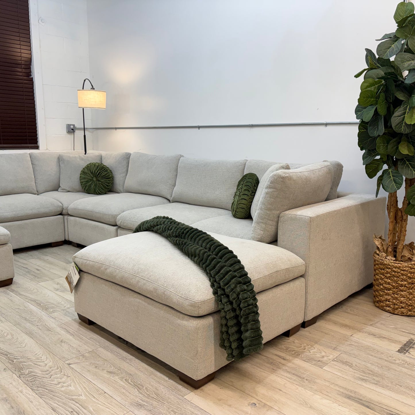 Thomasville Lowell 8-piece Modular Sectional