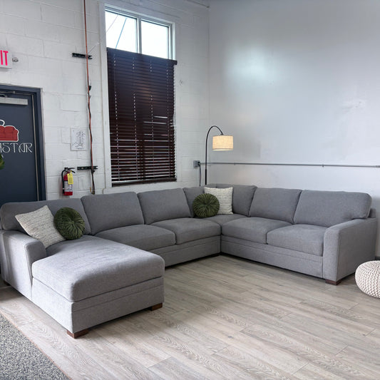 Thomasville Langdon Fabric sectional&nbsp;In Grey